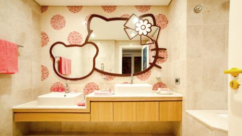 Hello Kitty Kid restroom