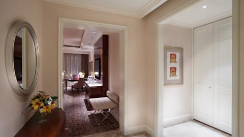  Lotte Hotel Moscow-Rooms-Standard-Luxury Room