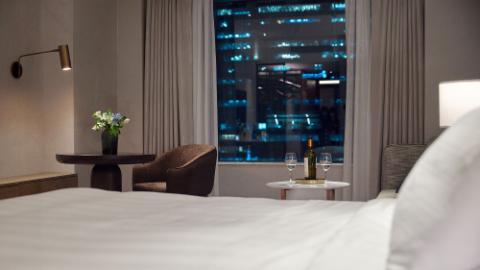 Deluxe, double, LTWO, room, bed, lottehotelworld